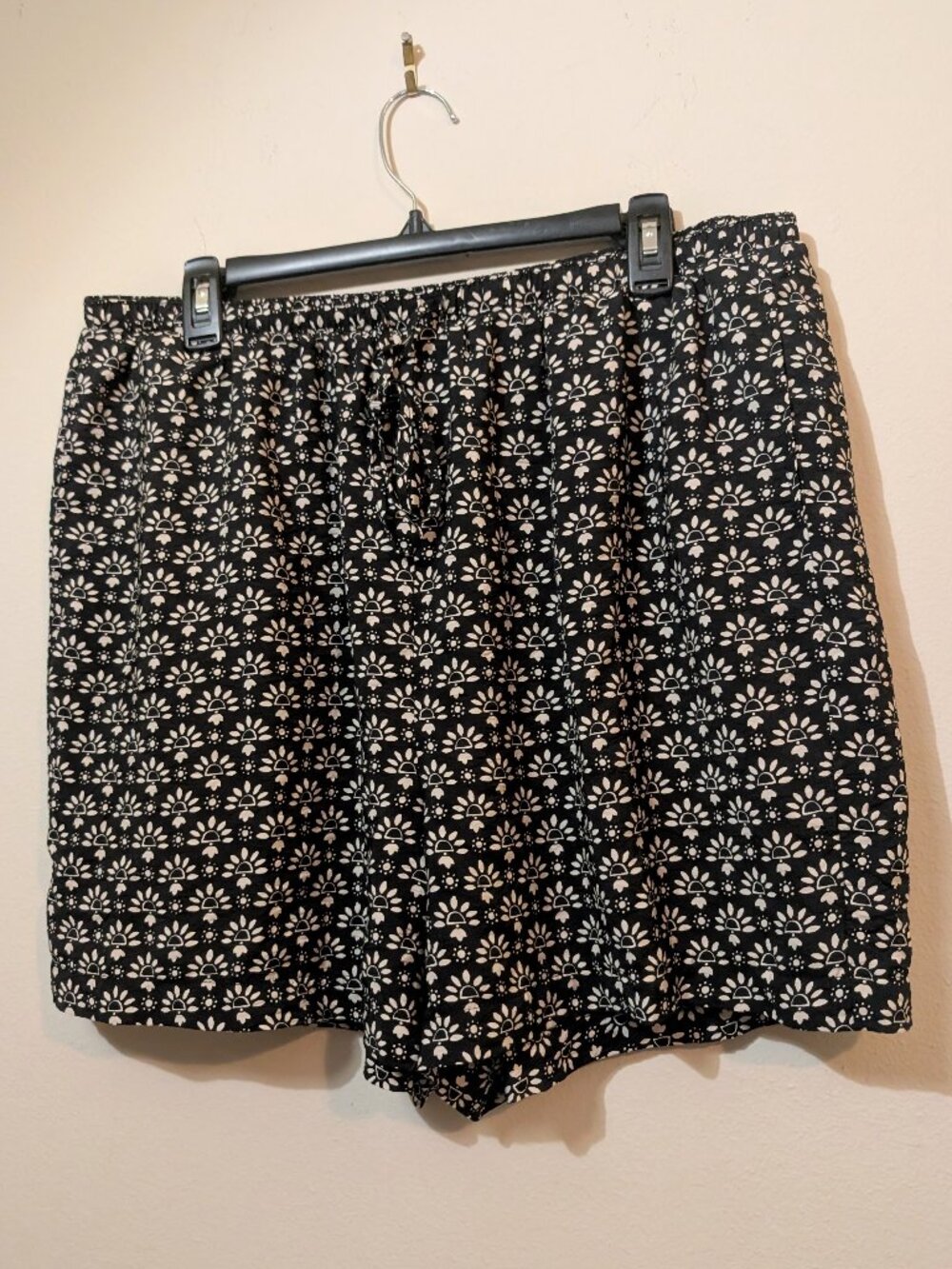 Torrid Boho High Waisted Drawstring Shorts Black White Printed Size 2